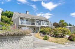 442 Monteray Avenue  North Vancouver, BC V7N 3G2