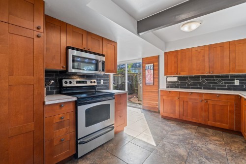 442 Monteray Avenue, North Vancouver, BC - Indoor Photo Showing Kitchen