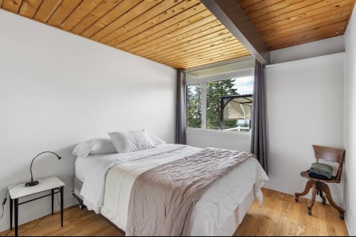 442 Monteray Avenue, North Vancouver, BC - Indoor Photo Showing Bedroom