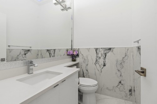 8378 12Th Avenue, Burnaby, BC - Indoor Photo Showing Bathroom