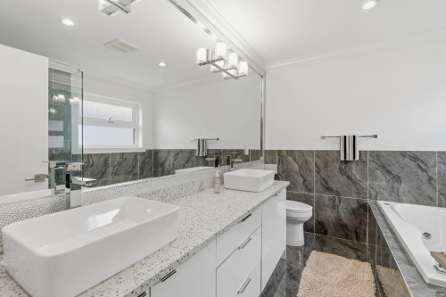 8378 12Th Avenue, Burnaby, BC - Indoor Photo Showing Bathroom
