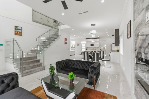 8378 12Th Avenue, Burnaby, BC - Indoor