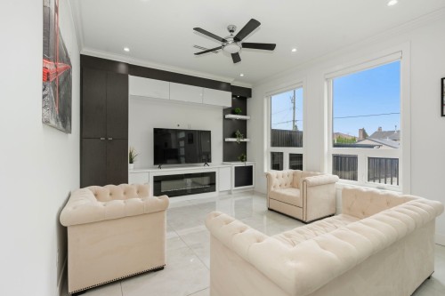 8378 12Th Avenue, Burnaby, BC - Indoor Photo Showing Living Room