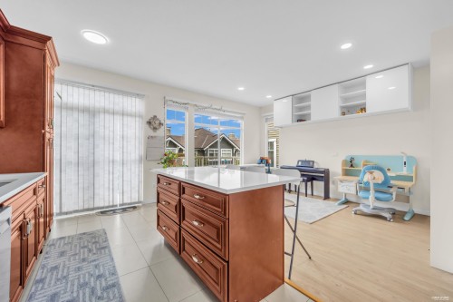 25-5298 Oakmount Crescent, Burnaby, BC - Indoor Photo Showing Kitchen