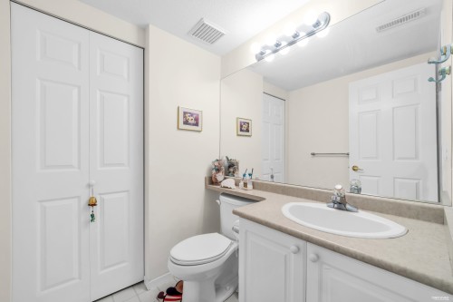 25-5298 Oakmount Crescent, Burnaby, BC - Indoor Photo Showing Bathroom