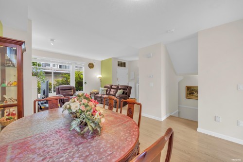 25-5298 Oakmount Crescent, Burnaby, BC - Indoor Photo Showing Dining Room
