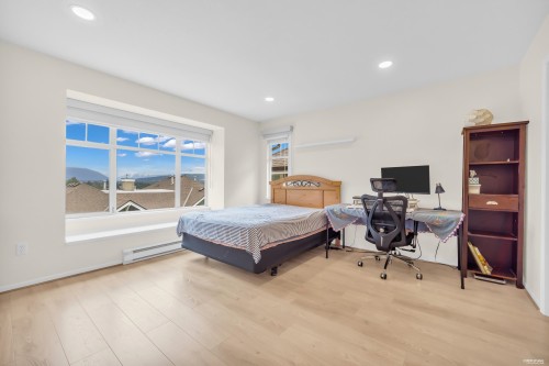 25-5298 Oakmount Crescent, Burnaby, BC - Indoor Photo Showing Bedroom