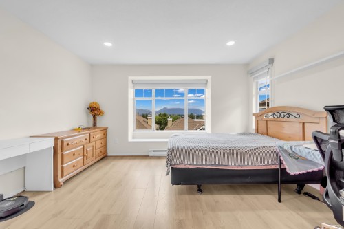 25-5298 Oakmount Crescent, Burnaby, BC - Indoor Photo Showing Bedroom