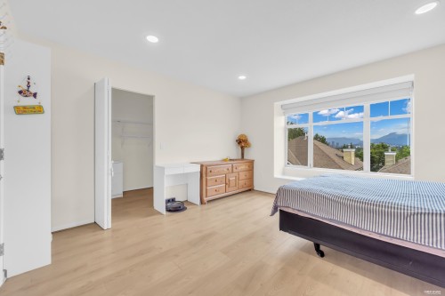 25-5298 Oakmount Crescent, Burnaby, BC - Indoor Photo Showing Bedroom