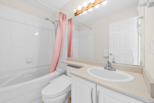 25-5298 Oakmount Crescent, Burnaby, BC - Indoor Photo Showing Bathroom
