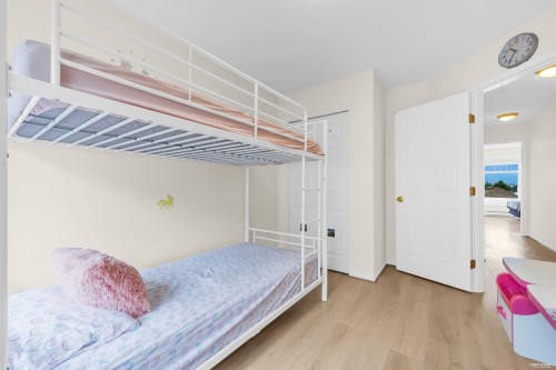 25-5298 Oakmount Crescent, Burnaby, BC - Indoor Photo Showing Bedroom