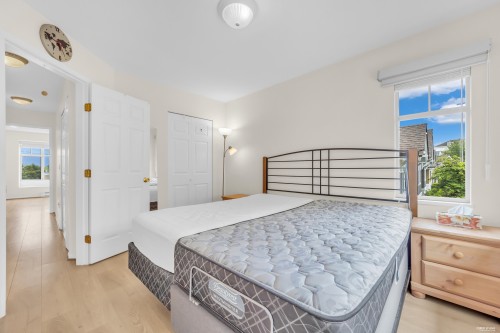 25-5298 Oakmount Crescent, Burnaby, BC - Indoor Photo Showing Bedroom