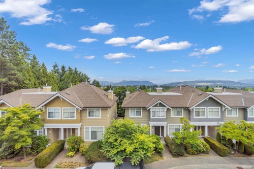 25-5298 Oakmount Crescent, Burnaby, BC - Outdoor With Facade