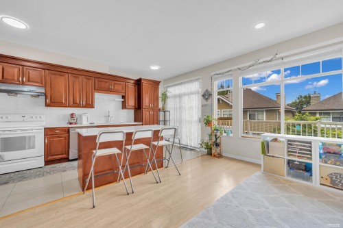 25-5298 Oakmount Crescent, Burnaby, BC - Indoor Photo Showing Kitchen