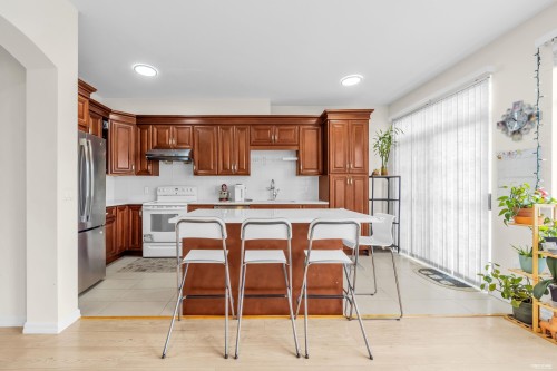 25-5298 Oakmount Crescent, Burnaby, BC - Indoor Photo Showing Kitchen