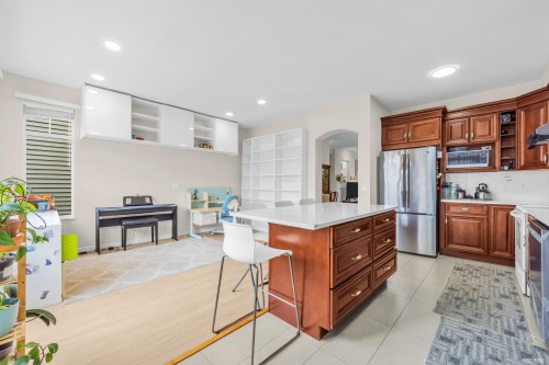 25-5298 Oakmount Crescent, Burnaby, BC - Indoor Photo Showing Kitchen