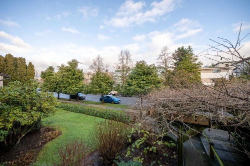 215-251 4th Street W North Vancouver, BC V7M 1H8