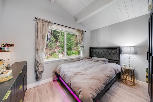 3870 Emerald Drive, North Vancouver, BC - Indoor Photo Showing Bedroom