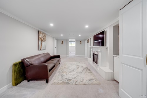 3870 Emerald Drive, North Vancouver, BC - Indoor With Fireplace