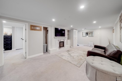 3870 Emerald Drive, North Vancouver, BC - Indoor With Fireplace
