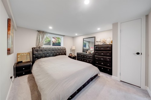 3870 Emerald Drive, North Vancouver, BC - Indoor Photo Showing Bedroom