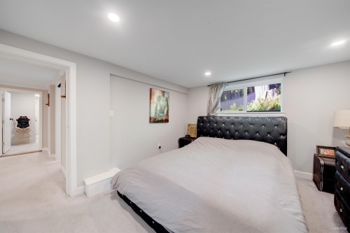 3870 Emerald Drive, North Vancouver, BC - Indoor Photo Showing Bedroom