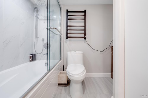 3870 Emerald Drive, North Vancouver, BC - Indoor Photo Showing Bathroom