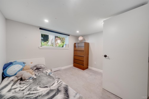 3870 Emerald Drive, North Vancouver, BC - Indoor Photo Showing Bedroom