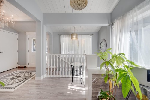 3870 Emerald Drive, North Vancouver, BC - Indoor Photo Showing Other Room