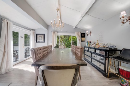 3870 Emerald Drive, North Vancouver, BC - Indoor Photo Showing Dining Room