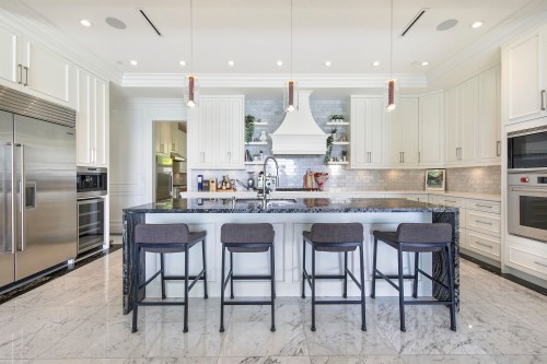 1515 Camelot Road, West Vancouver, BC - Indoor Photo Showing Kitchen With Upgraded Kitchen