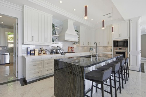 1515 Camelot Road, West Vancouver, BC - Indoor Photo Showing Kitchen With Upgraded Kitchen