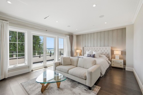 1515 Camelot Road, West Vancouver, BC - Indoor Photo Showing Living Room