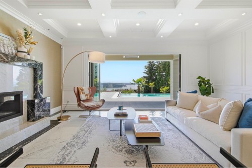 1515 Camelot Road, West Vancouver, BC - Indoor Photo Showing Living Room With Fireplace