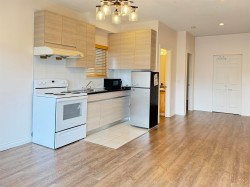 6952 Curtis Street Burnaby, BC V5B 2B1