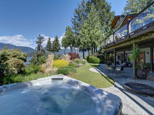 6480 Shoreline Place, Sechelt, BC - Outdoor