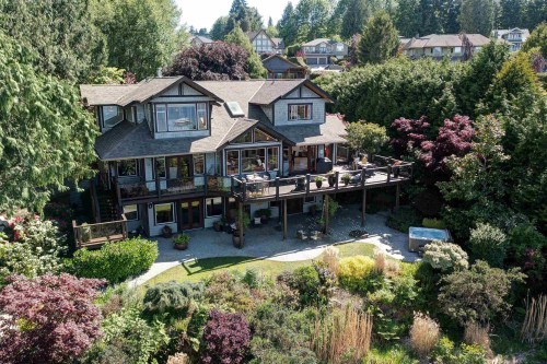 6480 Shoreline Place, Sechelt, BC - Outdoor
