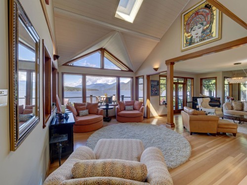 6480 Shoreline Place, Sechelt, BC - Indoor Photo Showing Living Room