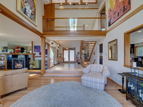 6480 Shoreline Place, Sechelt, BC - Indoor With Fireplace