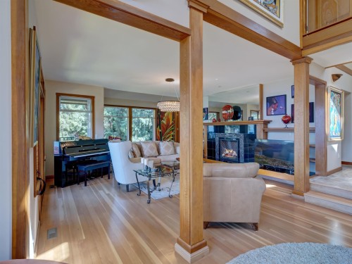 6480 Shoreline Place, Sechelt, BC - Indoor Photo Showing Living Room With Fireplace