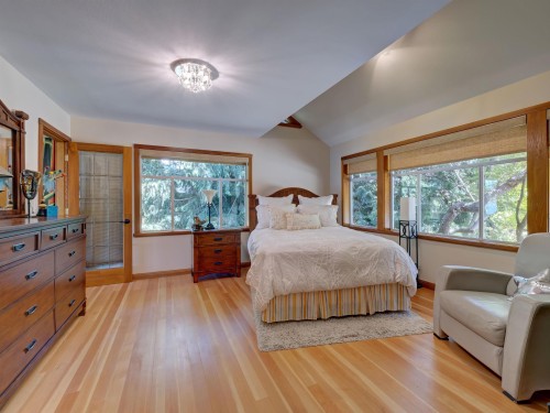 6480 Shoreline Place, Sechelt, BC - Indoor Photo Showing Bedroom