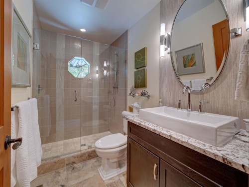 6480 Shoreline Place, Sechelt, BC - Indoor Photo Showing Bathroom