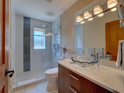 6480 Shoreline Place, Sechelt, BC - Indoor Photo Showing Bathroom