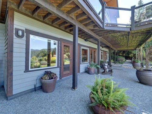 6480 Shoreline Place, Sechelt, BC - Outdoor With Exterior