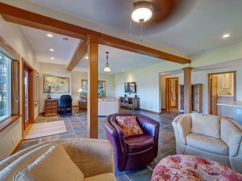 6480 Shoreline Place, Sechelt, BC - Indoor Photo Showing Living Room