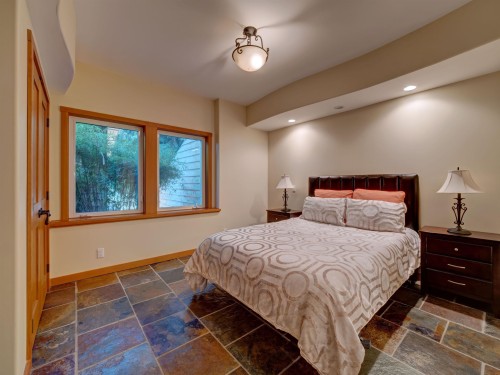 6480 Shoreline Place, Sechelt, BC - Indoor Photo Showing Bedroom