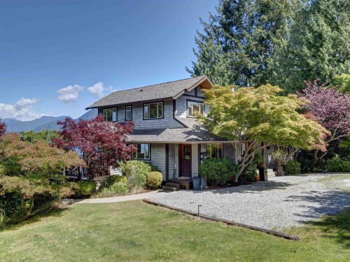 6480 Shoreline Place, Sechelt, BC - Outdoor With Facade