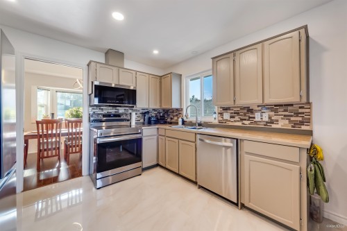 635 Lost Lake Drive, Coquitlam, BC 