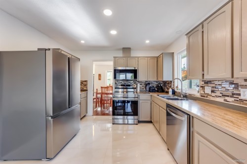 635 Lost Lake Drive, Coquitlam, BC 