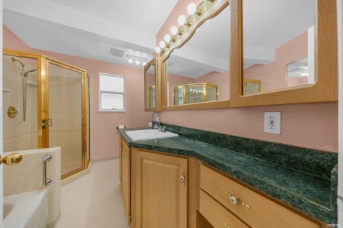 4438 Darwin Avenue, Burnaby, BC - Indoor Photo Showing Bathroom